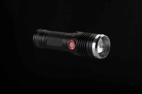 Sur quels critères choisir sa lampe tactique pour la police ?