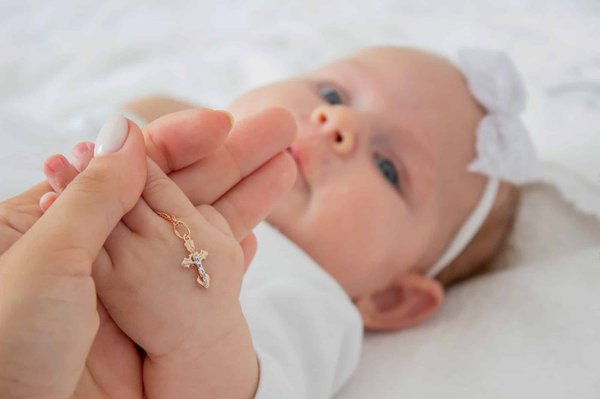 Comment choisir la médaille de baptême de son enfant ?
