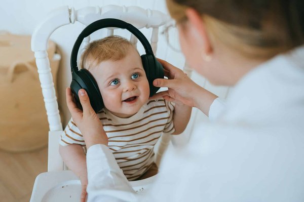 Raconteuse d'histoires : le cadeau qu'il faut offrir à un enfant